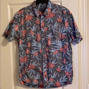 Short sleeve button up